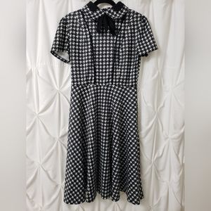 Jeanic by Unique Vintage 1950s Black & White Houndstooth Mockneck Dress Sz M